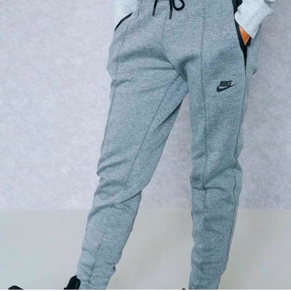 Gray Nike Tech Fleece Joggers/Sweats Medium